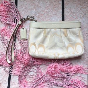 Coach Wristlet💰